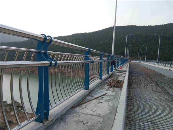 湘潭不锈钢桥梁护栏的特点及其在桥梁安全中的重要作用