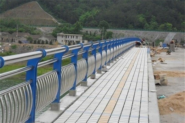 湘潭不锈钢桥梁灯光护栏