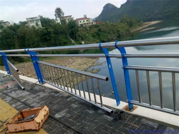 湘潭不锈钢复合管护栏是一种卓越的防护材料